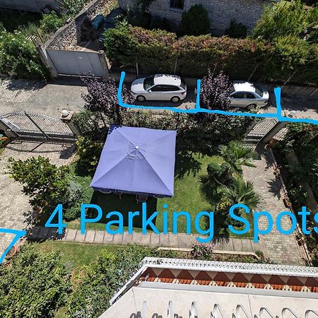 Villa With Garden And Veranda ベラト エクステリア 写真